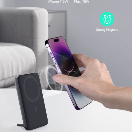 Aukey MagLinnk 6700mAh Magnetic Wireless Charging Power Bank (PB-MS01)