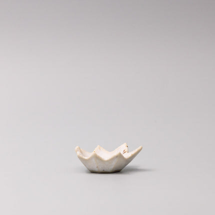 Sauce Dish Maple Leaf 6cm Ivory Fleck