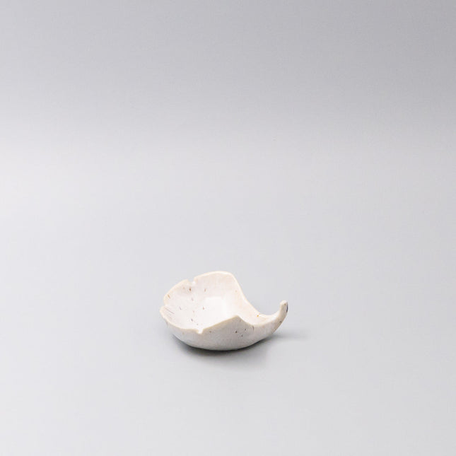 Gingko Leaf Sauce Dish 30ml Ivory Fleck